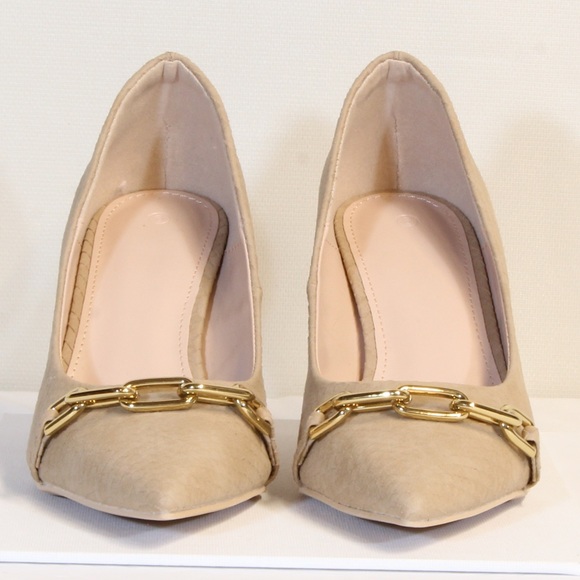Tan Women's Pumps with Attached Gold Plated Link Chain Size 6 NWOT - Picture 3 of 8